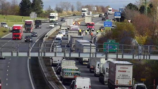 Vážná nehoda u Rokycan uzavřela dálnici D5